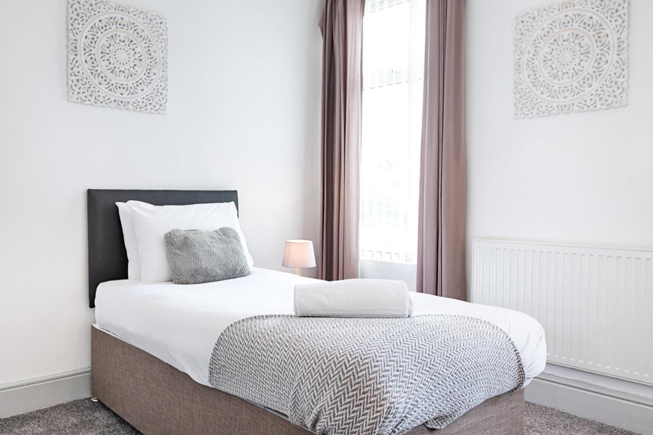 Walking Distance To The Liberty Stadium - Tv In Every Bedroom! *