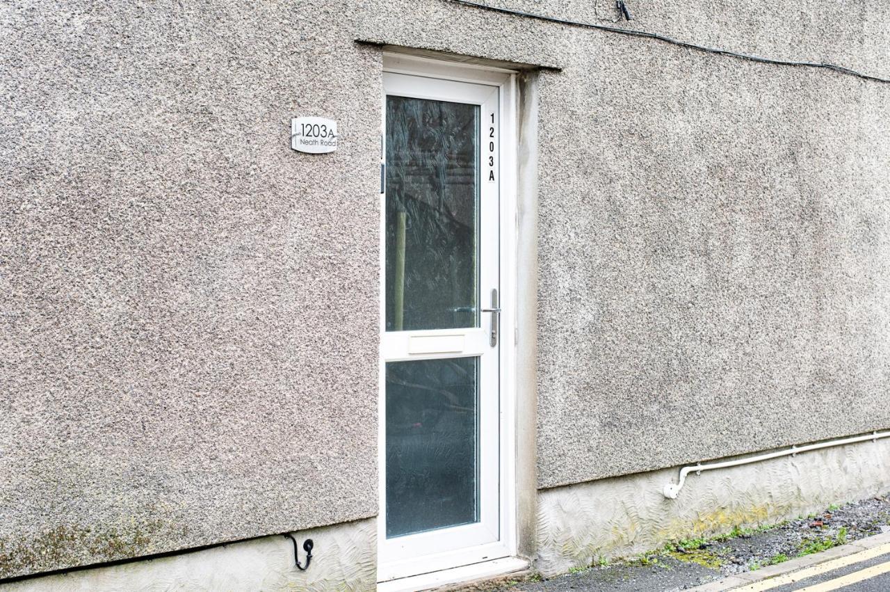 Walking Distance To The Liberty Stadium - Tv In Every Bedroom! Apartment