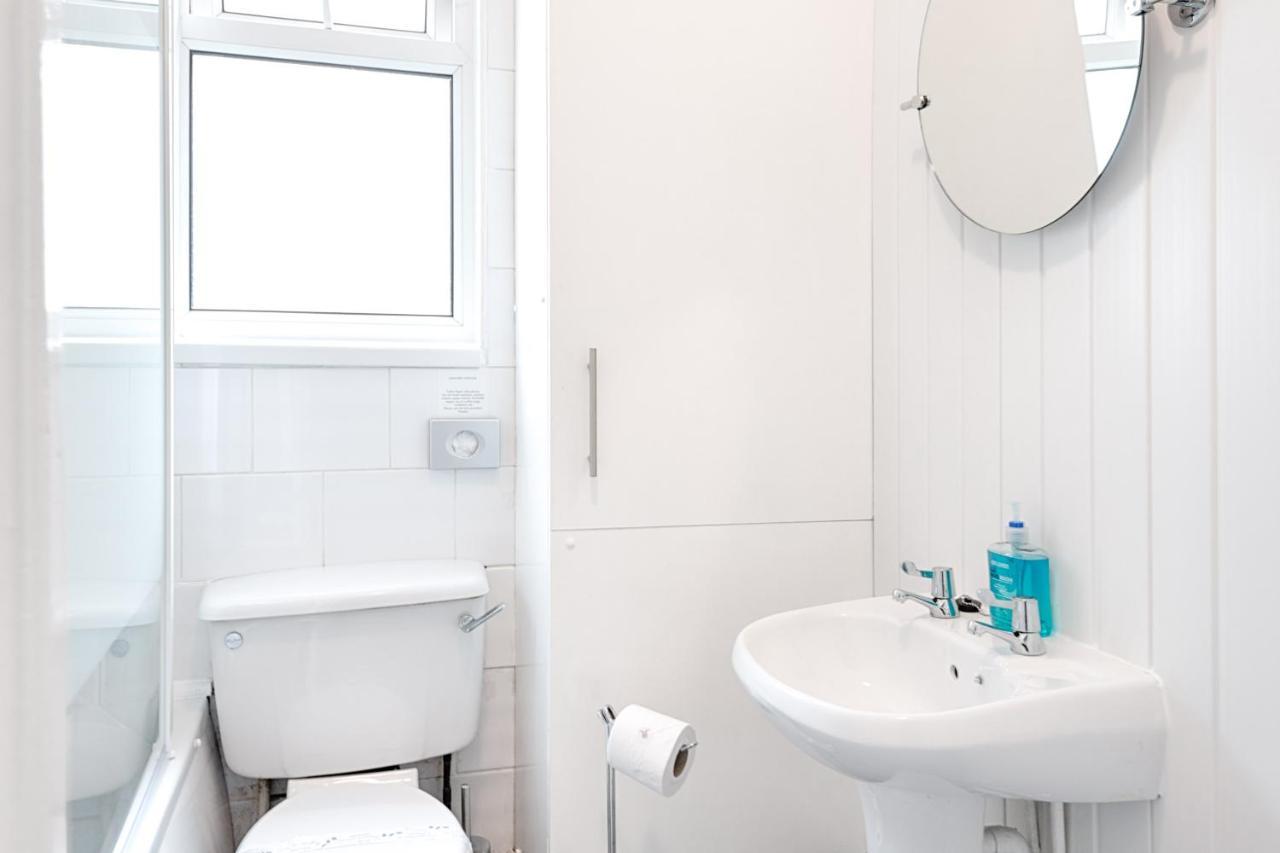 Walking Distance To The Liberty Stadium - Tv In Every Bedroom!